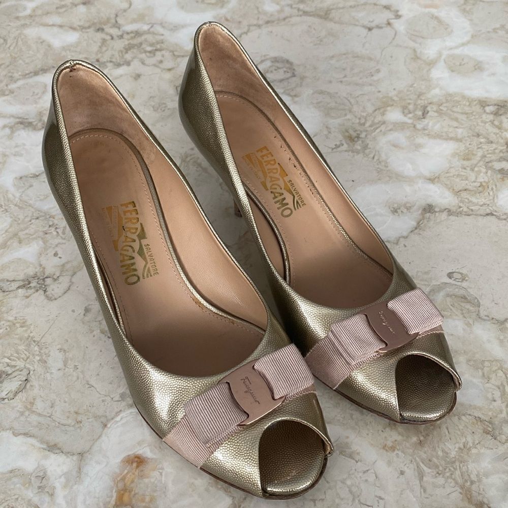 Salvatore Ferragamo Ribes Champagne Patent Leather Open Toe Pumps Heels - Picture 2 of 16